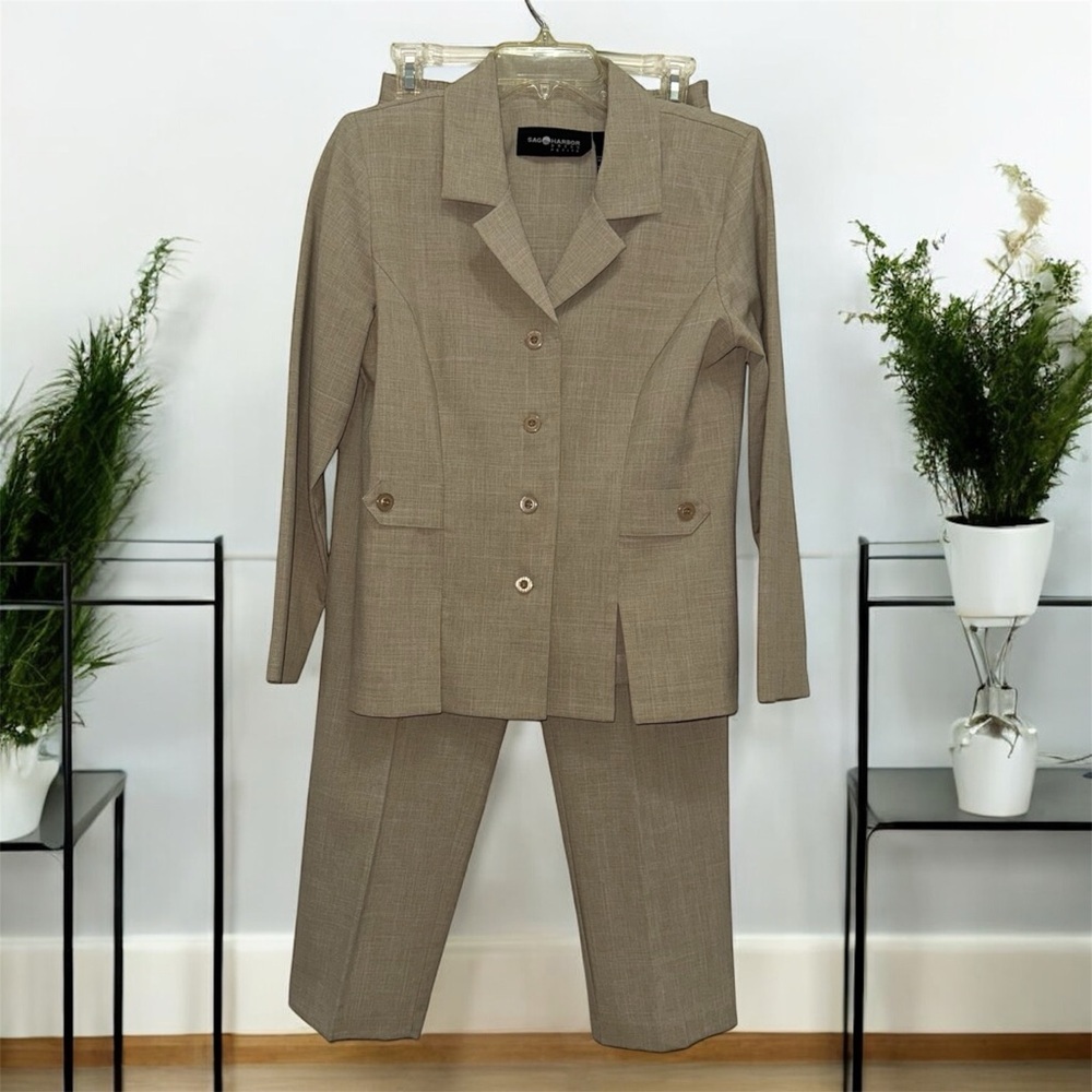 Sag Harbor Light Tan 2 Piece Suit 4P Petite